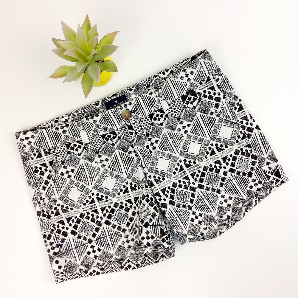American Eagle Boho Print Midi Shorts Size 10